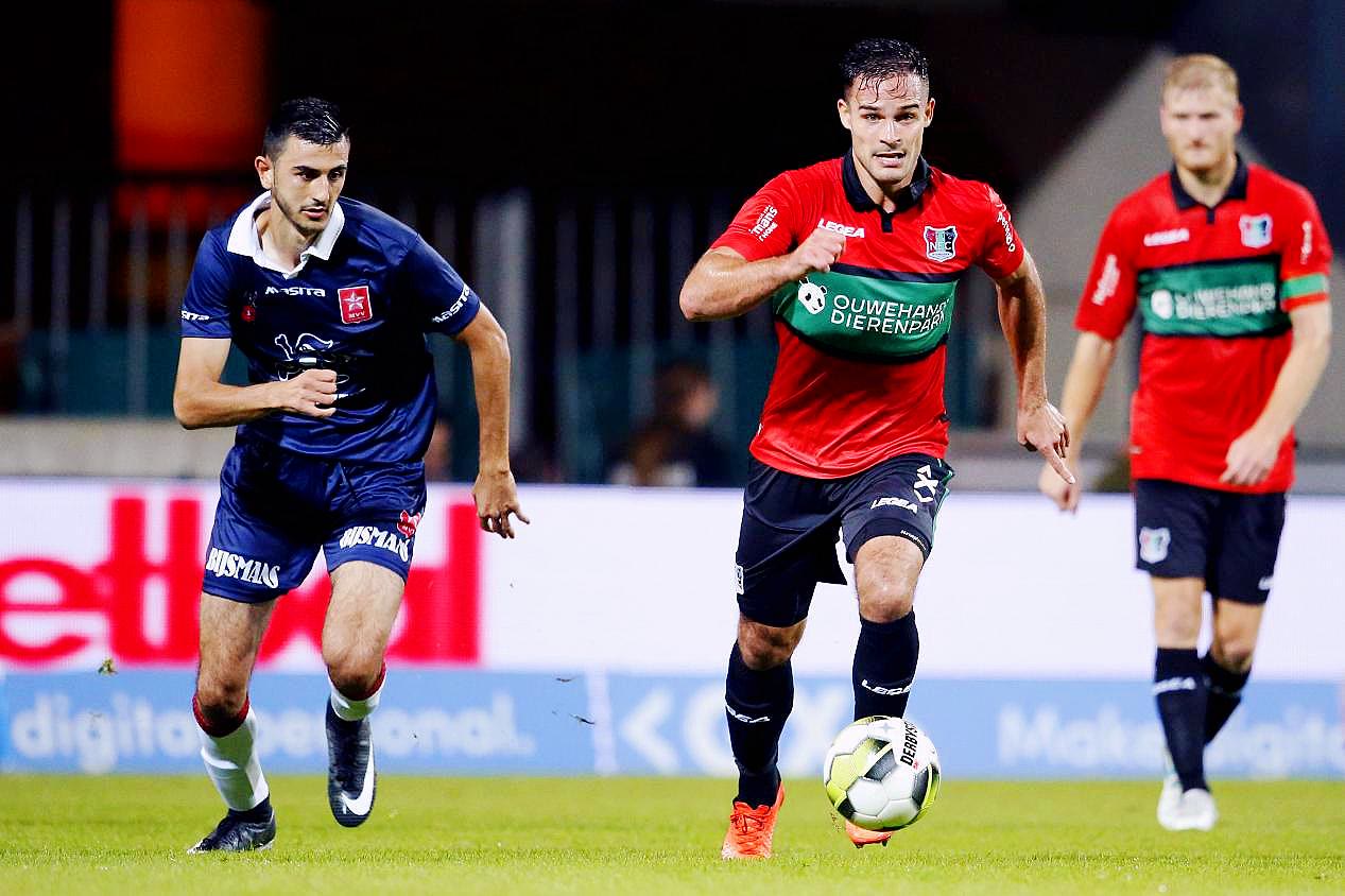 阵容并不像 阵容并不像